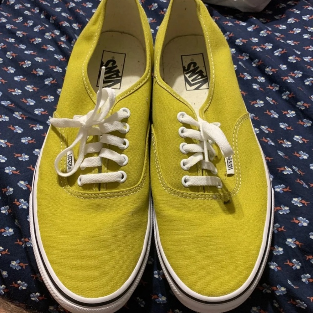 Selling these like new condition Vans Cress Green.